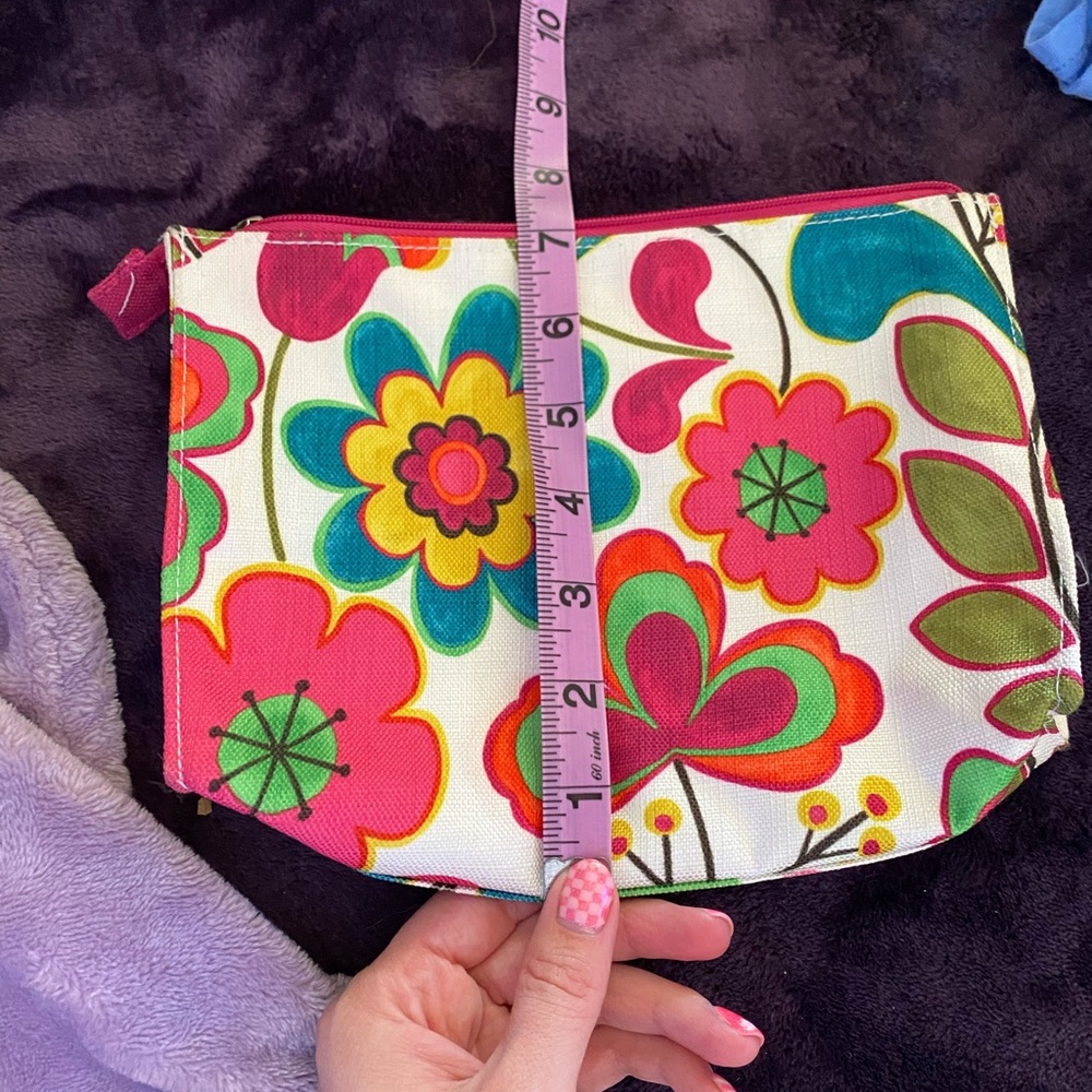 Clinique floral make up bag - Picture 11 of 12
